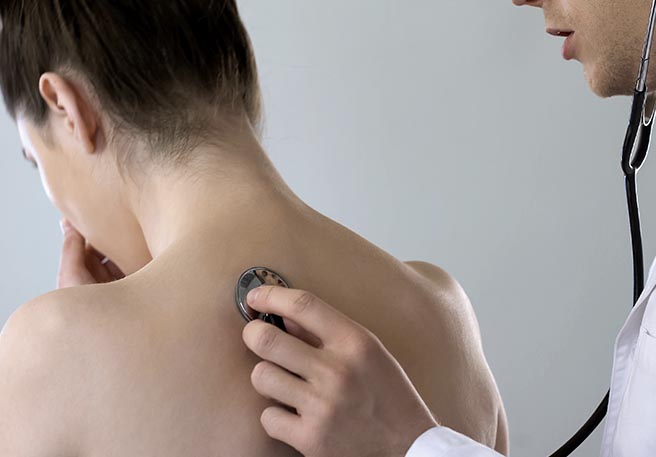 Bei produktivem Husten zum Arzt 